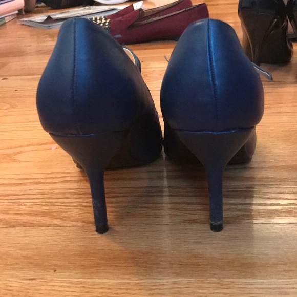 Navy heels - Picture 3 of 3